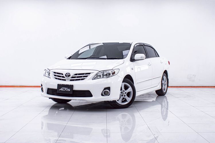 รถ Toyota Altis 1.8 G สี ขาว