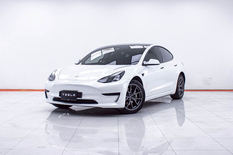 รถ Tesla Model-3 Standard Plus สี ขาว