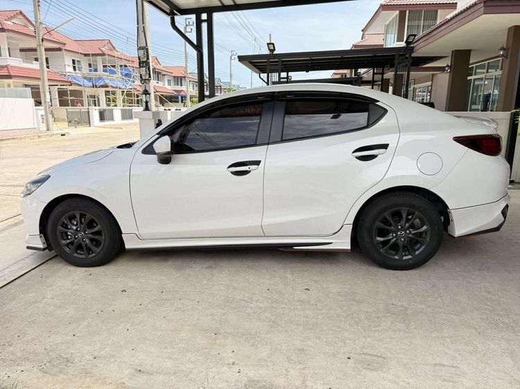 Mazda Mazda 2 2020 1.3 C Sedan เบนซิน ไม่ติดแก๊ส เกียร์อัตโนมัติ ขาว รูปที่ 4