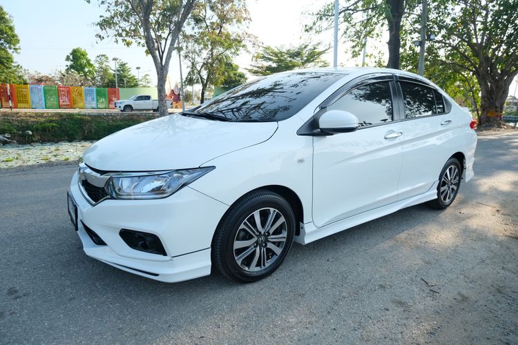 Honda City 2018 1.5 V Plus i-VTEC Sedan เบนซิน ไม่ติดแก๊ส เกียร์อัตโนมัติ ขาว รูปที่ 3