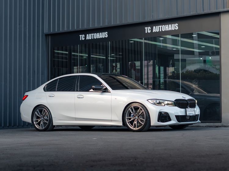 รถ BMW Series 3 330e สี ขาว