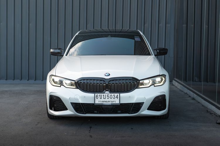 BMW Series 3 2022 330e Sedan ปลั๊กอินไฮบริด (PHEV) ไม่ติดแก๊ส เกียร์อัตโนมัติ ขาว รูปที่ 3