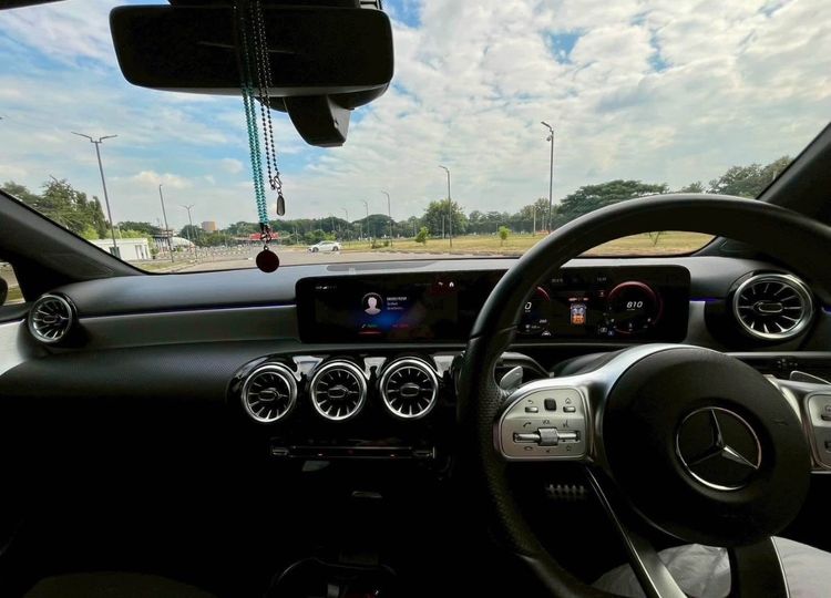 Mercedes-Benz A-Class 2023 A200 Sedan เบนซิน ไม่ติดแก๊ส เกียร์อัตโนมัติ ดำ รูปที่ 4