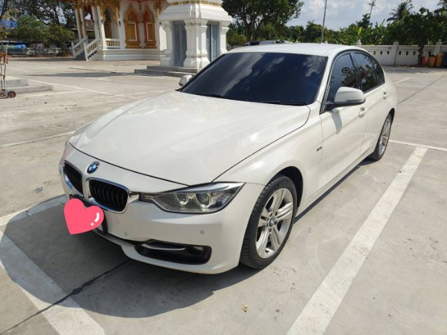 BMW Series 3 2012 320d Sedan ดีเซล เกียร์อัตโนมัติ ขาว รูปที่ 3