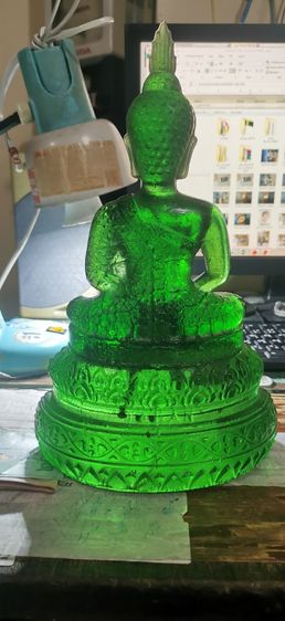 พระบูชาแก้วมรกต บล๊อก Japan พิธีใหญ่ ปี2500 25 ศตวรรษ ฐาน 5 นิ้ว เนื้อแก้วเขียวสดใส ไม่แต่ บิ่น ร้าว สวยสะสมแบบนี้ นาน นานเจอ พระบ้านแท้ครับ รูปที่ 4