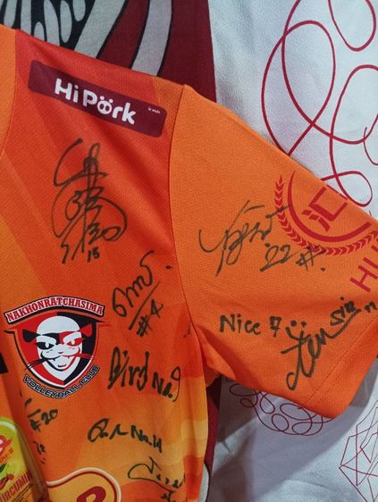 เสื้อพร้อมลายเซ็นทีมวอลเลย์บอลนครราชสีมา รูปที่ 8
