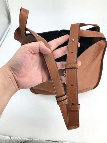 LOEWE HAMMOCK BAG รูปที่ 6