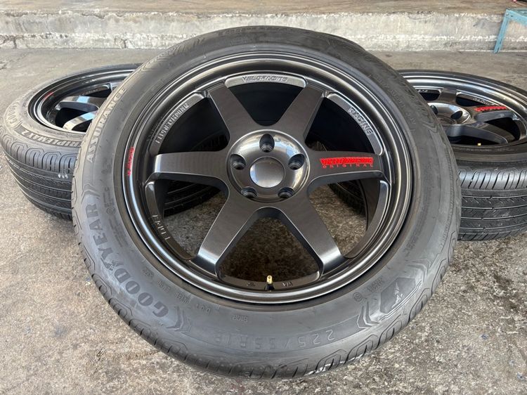 ล้อแม็กมือ1 ขอบ18 TE37 5รู114 กว้าง8.5 ออฟ35 สีเทากัน ล้อเบา FLOW FORMING งานSEVENFIFTH งานสวยมากๆ พร้อมยางมือ2 GOODYEAR225-55-18 ปี22  รูปที่ 3