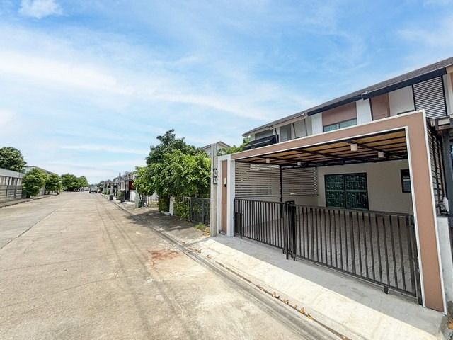 Pruksa มีบางส่วน 2025 คุ้มกว่านี้ไม่มีอีกแล้ว ทาวน์เฮ้าส์ 4 นอน รีโนเวทใหม่กริ๊บทั้งหลัง ในราคาสองล้านกลางๆ ทำเลทองติดถนนเมน พฤกษาไพร์ม 115 รังสิต-คลอง 3 รูปที่ 2