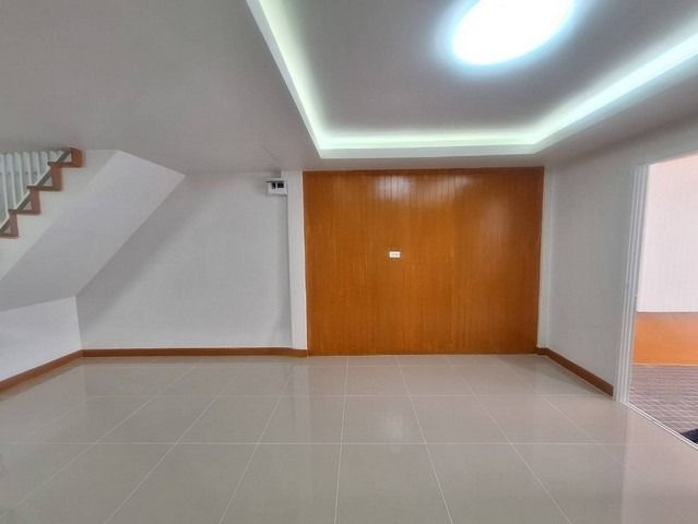 อื่นๆ มีบางส่วน 2024 หลุดมาแล้ว ทาวน์เฮ้าส์สายไหมรีโนเวทใหม่ ในงบไม่ถึง 2 ล้าน จ่ายเพียง 1.99 ล้านบาท ได้บ้านสวยพร้อมอยู่ทันที รูปที่ 2