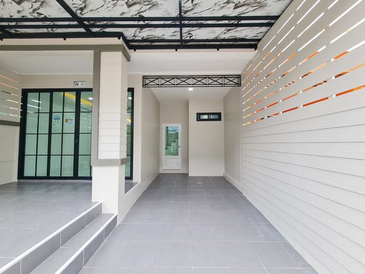 อื่นๆ มีบางส่วน 2025 ทำเลสุดปัง เชื่อมต่อรังสิต-ลำลูกกา ใกล้มาร์เก็ตวิลเลจ และมอเตอร์เวย์ ทาวน์เฮ้าส์รื่นฤดี คลอง 4 รีโนเวทใหม่ทั้งหลัง  รูปที่ 2