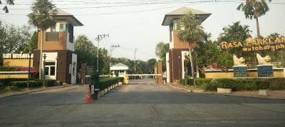 ขายที่ดินเปล่าในหมู่บ้านหรู ริมถนนวัชรพล อยู่โซนหน้าหมู่บ้าน แปลงสี่เหลี่ยมสวย (ใกล้ BTS สายสีเขียวหลัก สถานีสายหยุด)