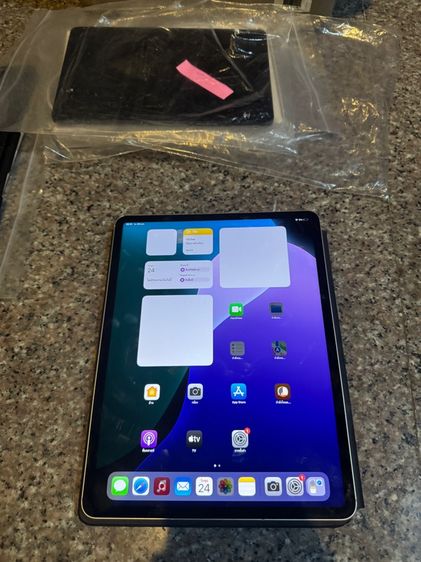 ขายiPadPro12.9สีSilver M1 128กิ๊กWifi Celluer ใส่ซิมได้ใช้งานดีทุกฟังชั่นถูกมากก