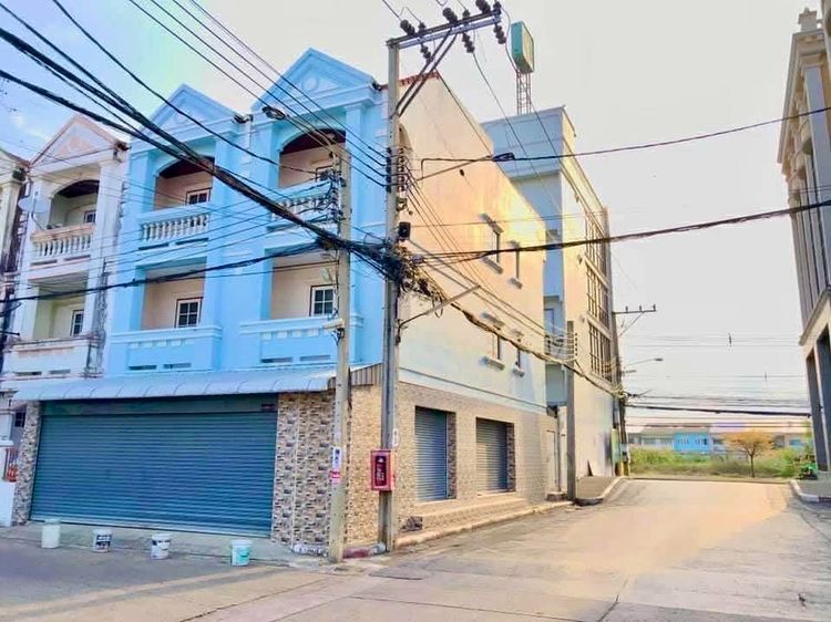 ขายถูกอาารพาณิชย์3ชั้น2ห้องริม อ.บางบัวทองจ.นนทบุรี ตัวอาคารตีทะลุถึงกันตกแต่งแล้วพื้นปูแกรนิคกั้นห้องเรียบร้อยประตูบ้านเปิดด้วยรีโมทรอบบ้าน รูปที่ 3