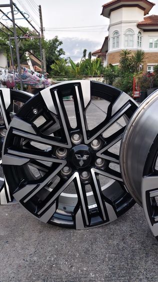 ล้อแม็กเดิมศูนย์รถปาเจโร ขอบ18" 5วงพร้อมยางอะไหลลายเดียวกัน