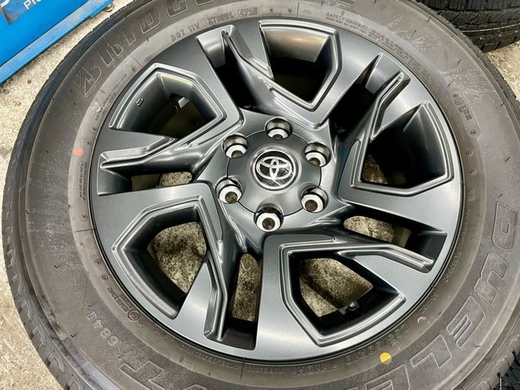 ล้อแม็ก TOYOTA FORTUNER LEADER ขอบ 18” ถอดป้ายแดง ยาง BRIDGESTONE 265-60R18 ปี 25 สีเส้นตุ่มหน้ายางยังอยู่ครบ รูปที่ 7