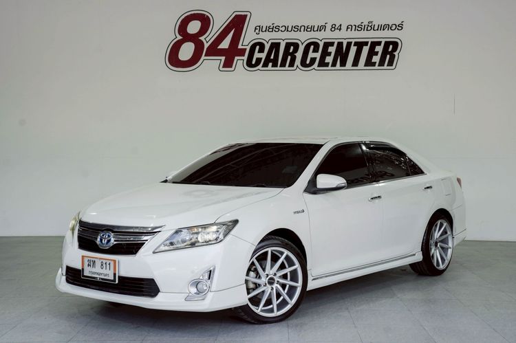 รถ Toyota Camry 2.5 HV สี ขาว