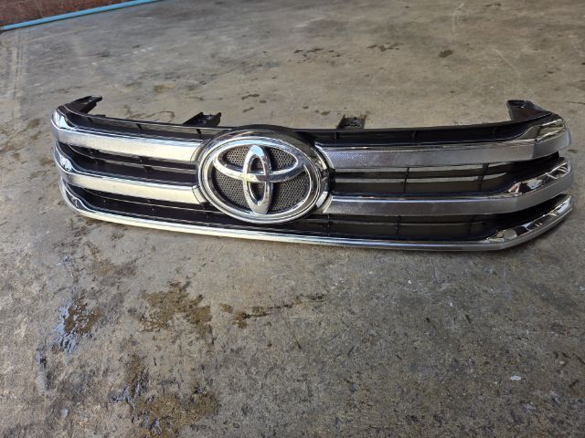 กระจังหน้า โตโยต้า รีโว่ รีโว้ revo 2015 - 2017สี ชุบโครเมี่ยม พร้อม โลโก้กระจังหน้าเดิมสวย toyota revo ปี 2015