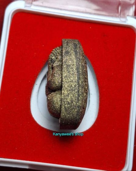 พระปิดตานวะมหามงคล หลวงพ่อคูณ ปริสุทโธ วัดบ้านไร่ รุ่นแซยิด 76 ปี ปี 2542
เนื้อผงพุทธคุณ ฝังตะกรุดทองคำ 1 ดอก โรยผงตะไบทอง เกศาหลวงพ่อคูณ รูปที่ 4