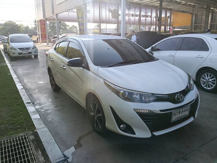 รถ Toyota Yaris ATIV 1.2 High สี ขาว