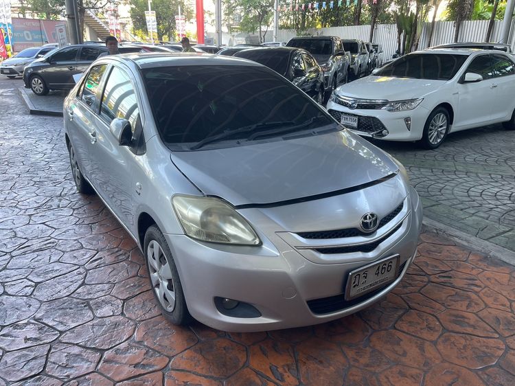 รถ Toyota Vios 1.5 J สี บรอนซ์เงิน