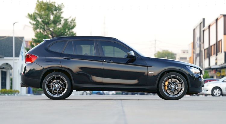 BMW X1 2012 2.0 sDrive18i Utility-car เบนซิน เกียร์อัตโนมัติ ดำ รูปที่ 3