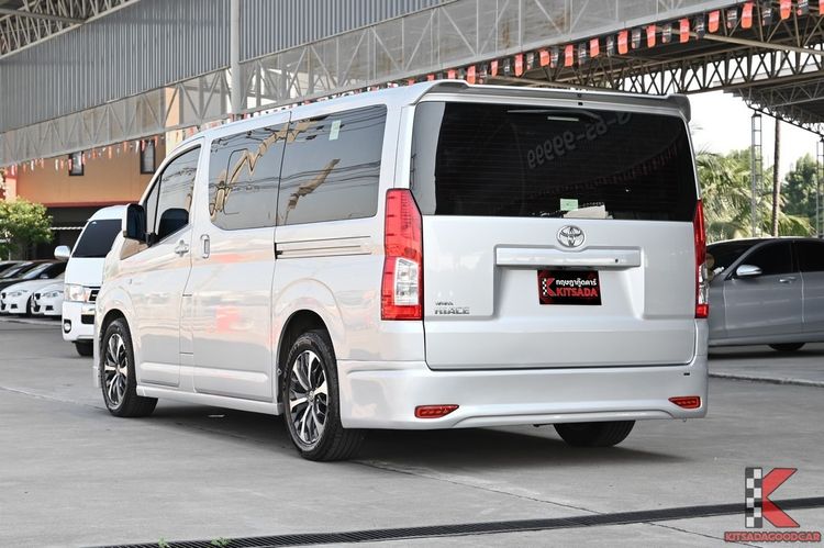 Toyota Hiace 2020 2.8 GL Van ดีเซล ไม่ติดแก๊ส เกียร์ธรรมดา บรอนซ์เงิน รูปที่ 3