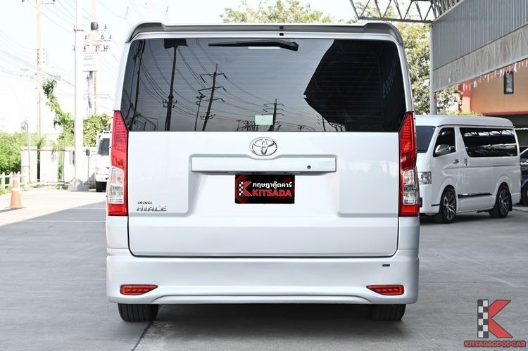 Toyota Hiace 2020 2.8 GL Van ดีเซล ไม่ติดแก๊ส เกียร์ธรรมดา บรอนซ์เงิน รูปที่ 4