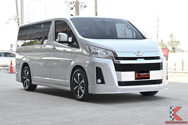 Toyota Hiace 2020 2.8 GL Van ดีเซล ไม่ติดแก๊ส เกียร์ธรรมดา บรอนซ์เงิน