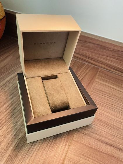 กล่องนาฬิกาข้อมือ Burberry รูปที่ 2