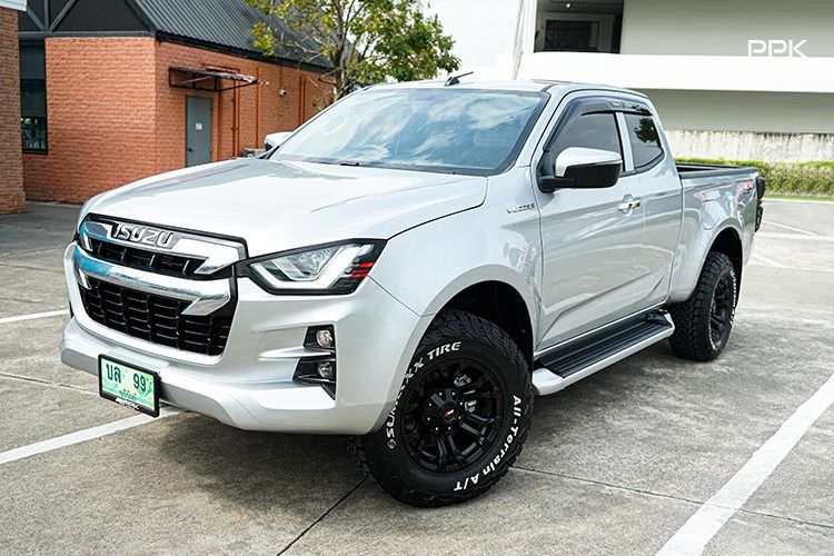 รถ Isuzu D-MAX 3.0 V-Cross Z 4WD สี เทา