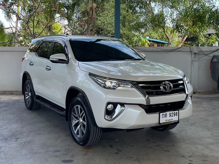 Toyota Fortuner 2015 2.8 V 4WD Utility-car ดีเซล ไม่ติดแก๊ส เกียร์อัตโนมัติ ขาว รูปที่ 2