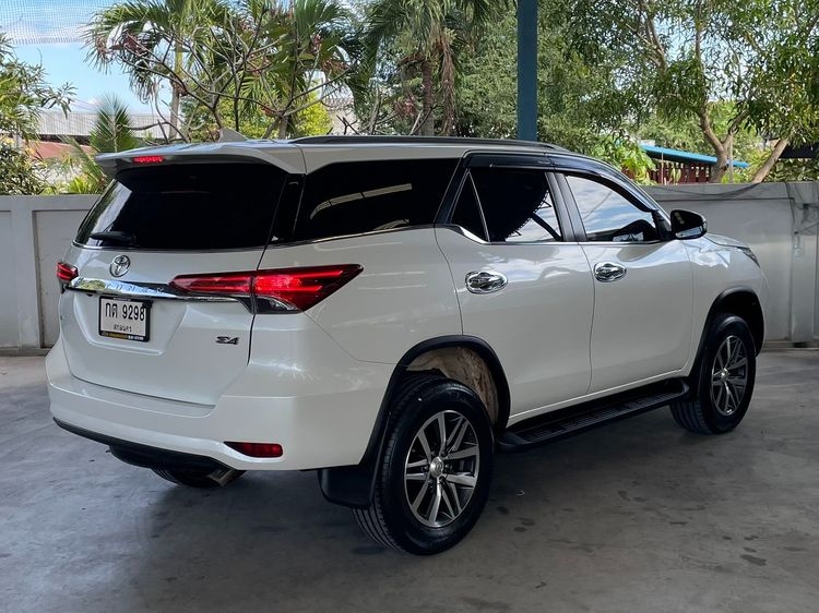 Toyota Fortuner 2015 2.8 V 4WD Utility-car ดีเซล ไม่ติดแก๊ส เกียร์อัตโนมัติ ขาว รูปที่ 3
