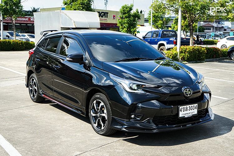 Toyota Yaris 2023 1.2 Premium S Sedan เบนซิน ไม่ติดแก๊ส เกียร์อัตโนมัติ ดำ รูปที่ 3