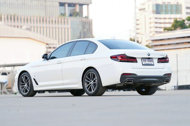 BMW Series 5 2021 520d Sedan ดีเซล เกียร์อัตโนมัติ ขาว รูปที่ 4