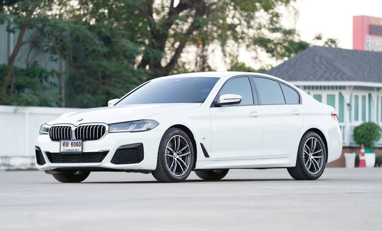 รถ BMW Series 5 520d สี ขาว