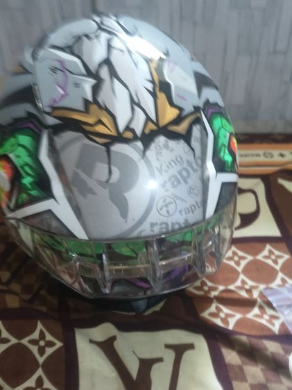 ชายหมวกกันน็อค เต็มใบ สภาพเหมือนใหม่