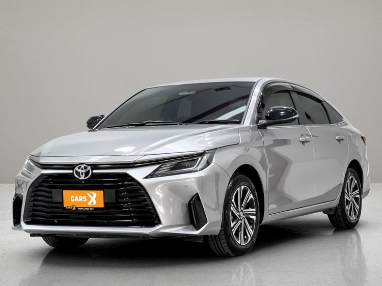 รถ Toyota Yaris ATIV 1.2 Premium Luxury สี บรอนซ์เงิน