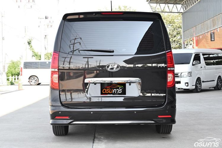 Hyundai H-1  2022 2.5 Deluxe Van ดีเซล ไม่ติดแก๊ส เกียร์อัตโนมัติ น้ำตาล รูปที่ 4