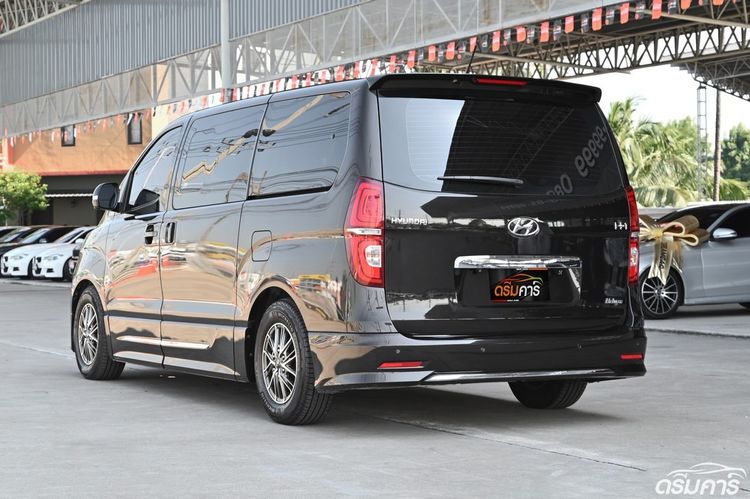 Hyundai H-1  2022 2.5 Deluxe Van ดีเซล ไม่ติดแก๊ส เกียร์อัตโนมัติ น้ำตาล รูปที่ 3