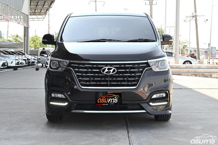 Hyundai H-1  2022 2.5 Deluxe Van ดีเซล ไม่ติดแก๊ส เกียร์อัตโนมัติ น้ำตาล รูปที่ 2