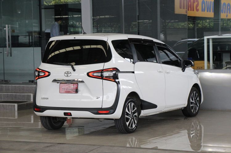 Toyota Sienta 2018 1.5 V Utility-car เบนซิน ไม่ติดแก๊ส เกียร์อัตโนมัติ ขาว รูปที่ 2