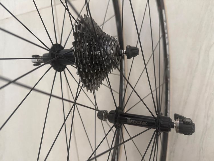 Pair of racing bicycle wheels . รูปที่ 4