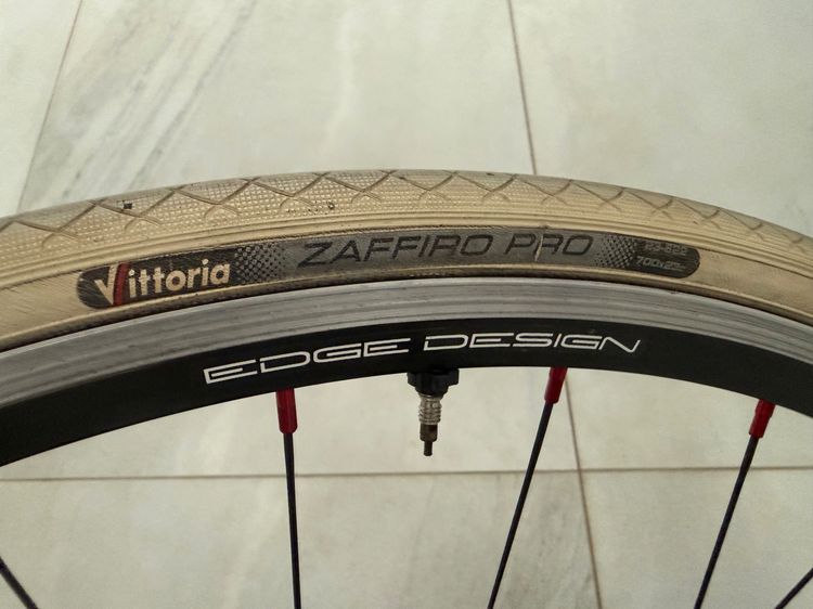 Pair of racing bicycle wheels . รูปที่ 3