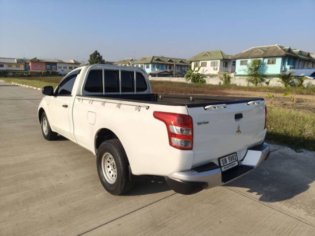 Mitsubishi Triton 2018 2.5 GL Pickup ดีเซล เกียร์ธรรมดา ขาว รูปที่ 2