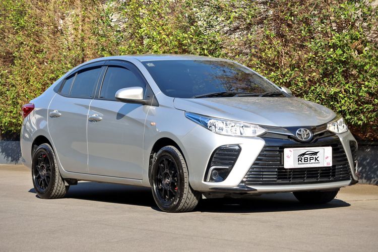 Toyota Yaris ATIV 2021 1.2 Entry Sedan เบนซิน ไม่ติดแก๊ส เกียร์อัตโนมัติ เทา รูปที่ 4