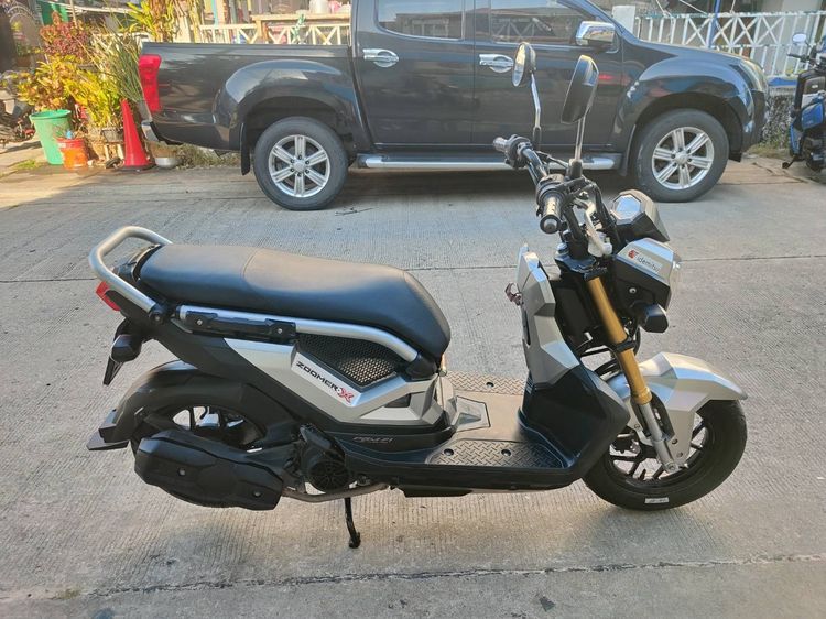 🛵ยังไงก็ขาย ZOOMER-X ปี 59 เครื่องดี สีสวย สตาร์ทมือ เล่มชุดโอนครบ+เปลี่ยนถ่ายน้ำมันเครื่องฟรี ส่งฟรี30 ก.ม รูปที่ 3