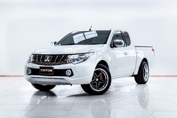 Mitsubishi Triton 2017 2.5 GLX Pickup ดีเซล ไม่ติดแก๊ส เกียร์ธรรมดา ขาว รูปที่ 4