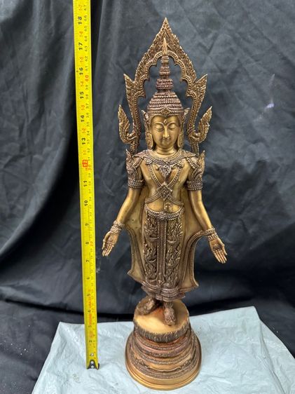 พระจักรพรรดิ์เปิดโลก(ทองเหลือง)