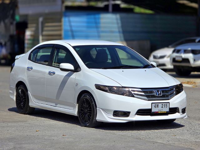 Honda City 2012 1.5 V i-VTEC Sedan เบนซิน ไม่ติดแก๊ส เกียร์อัตโนมัติ ขาว รูปที่ 2